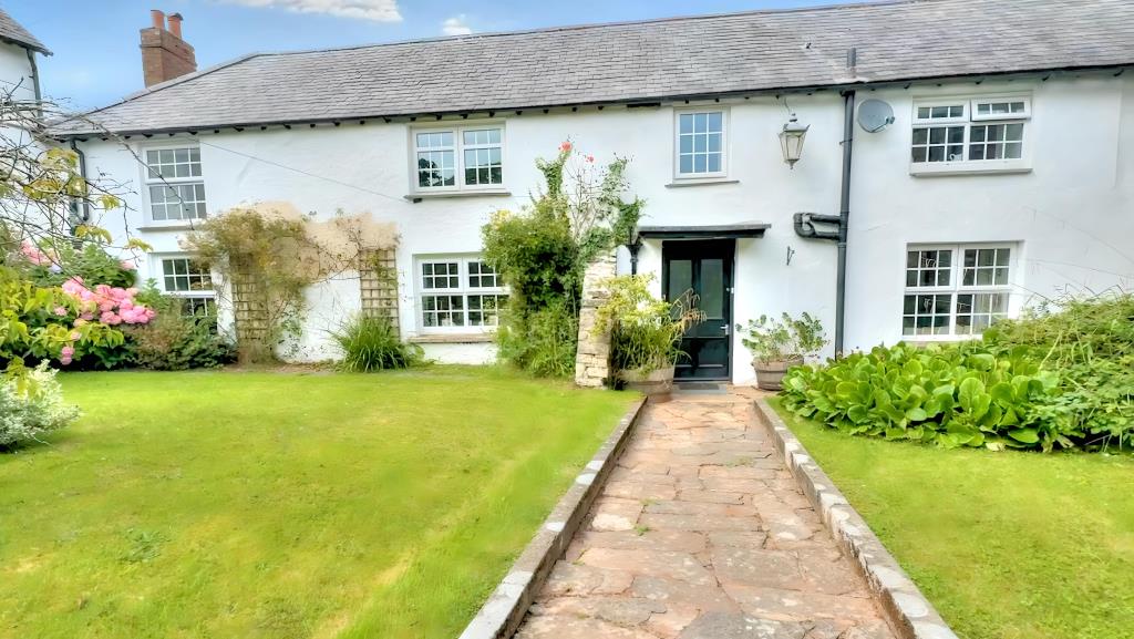 Lot: 49 - FIVE-BEDROOM FARMHOUSE FORMER BED & BREAKFAST PREMISES - Front of the property